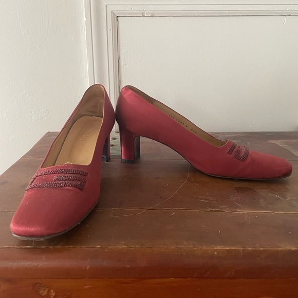 Vintage Gucci Heels, Ruby Red, 8.5 - Picture 2 of 5